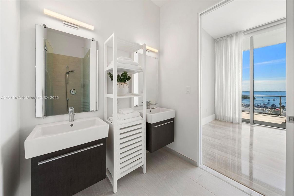 Bathroom, Dual Sink Vanities, Interior, Water