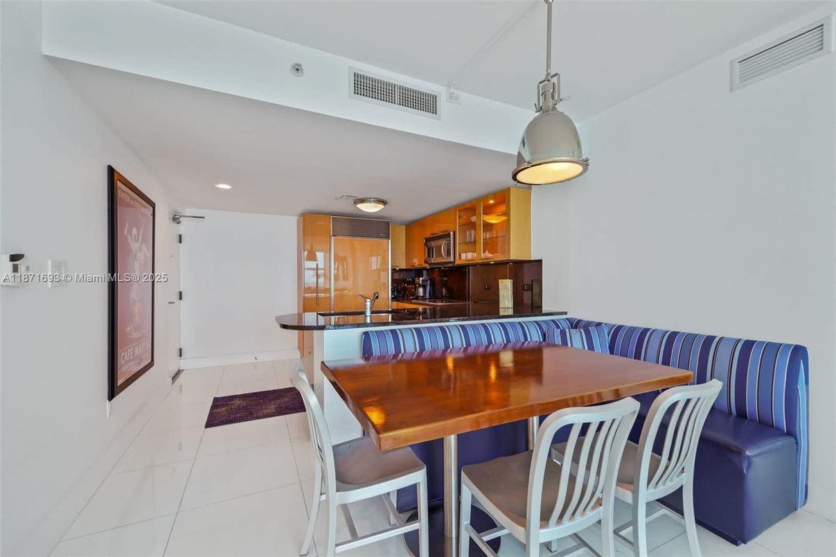 Dining room, Interior, Kitchen, Pendant Lights, Recessed Lighting