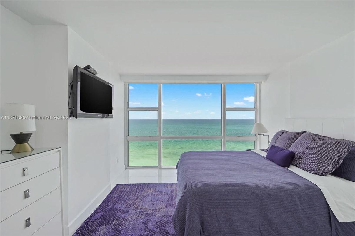 Bedroom, Interior, Water