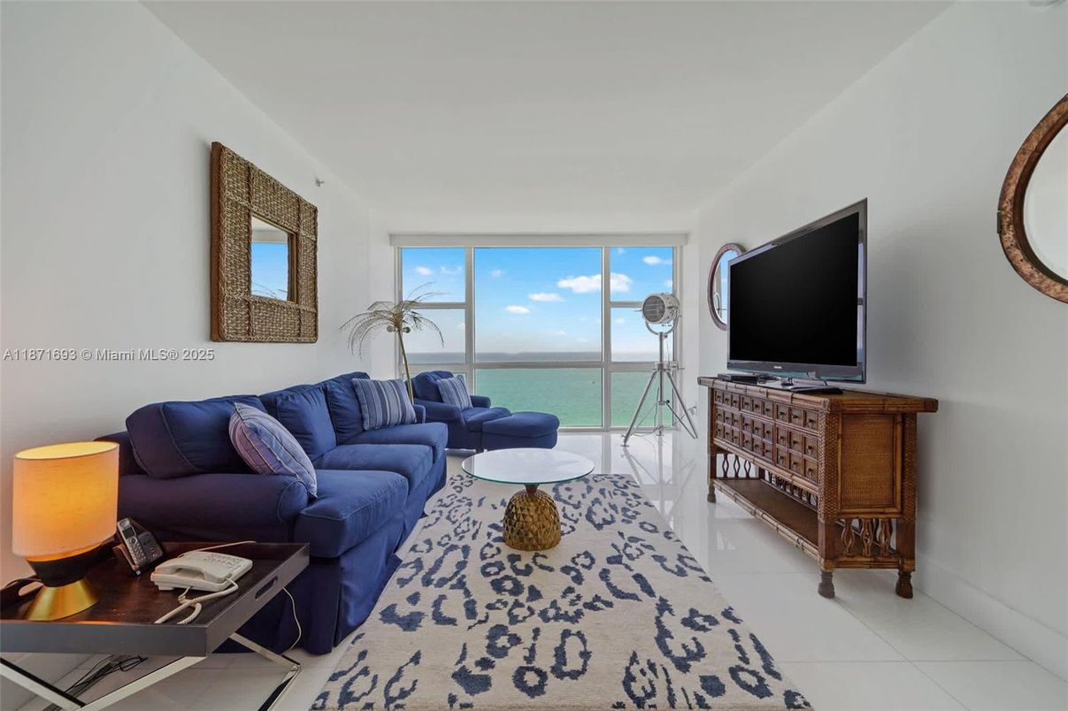 Interior, Living room, Water