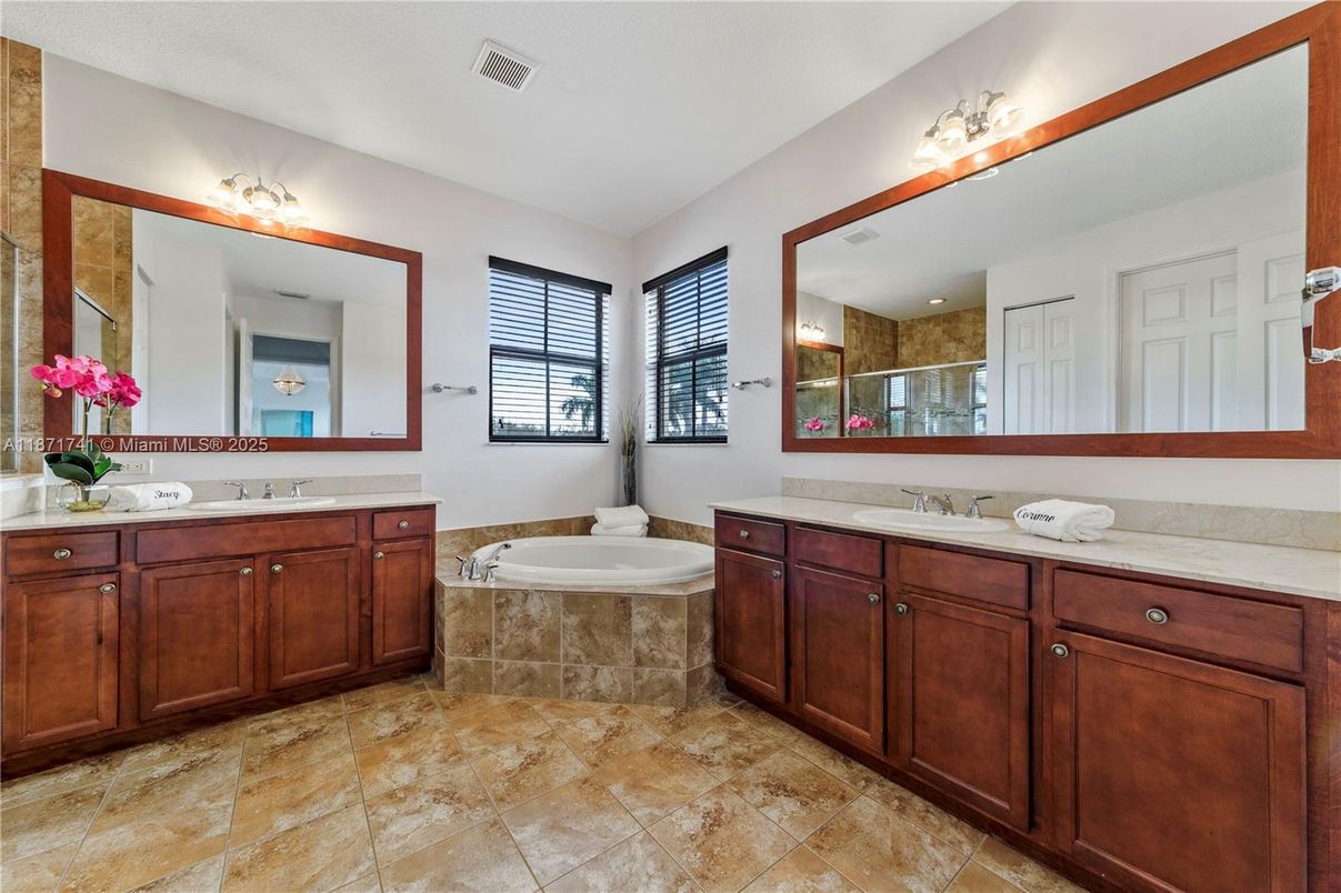 Bathroom, Dual Sink Vanities, Interior