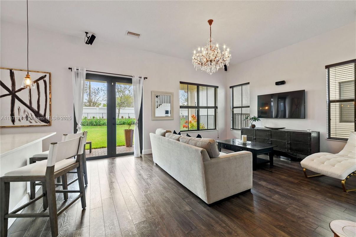 Chandelier, Dining room, Interior, Living room, Pendant Lights, Wood Texture Flooring