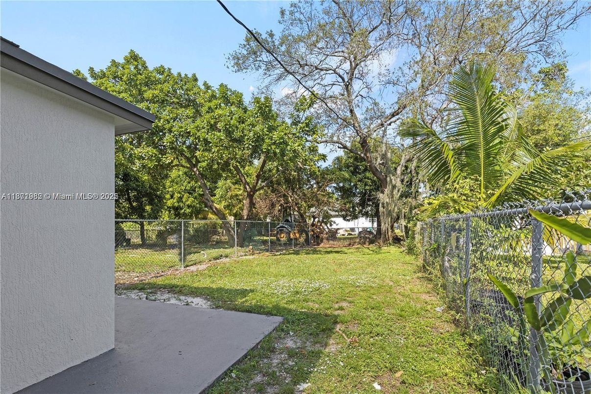Backyard, Exterior