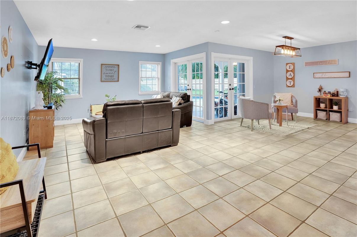 Dining room, Interior, Living room, Recessed Lighting