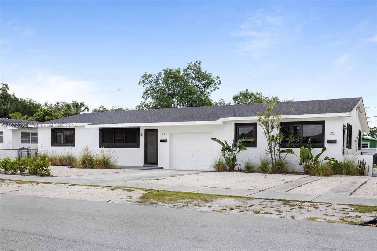 Attached, Exterior, Facade, Ranch