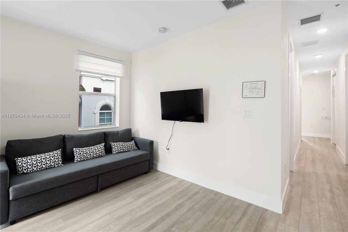Interior, Recessed Lighting, Wood Texture Flooring