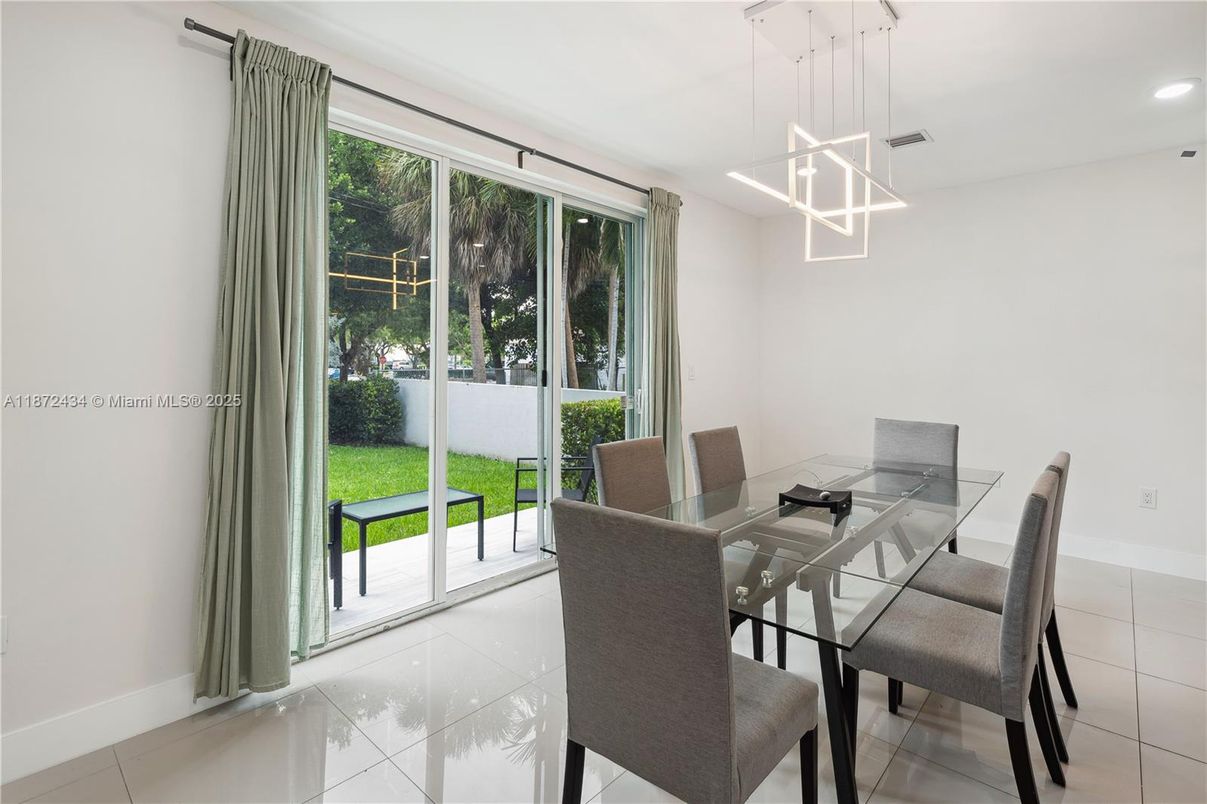 Dining room, Interior, Pendant Lights, Recessed Lighting