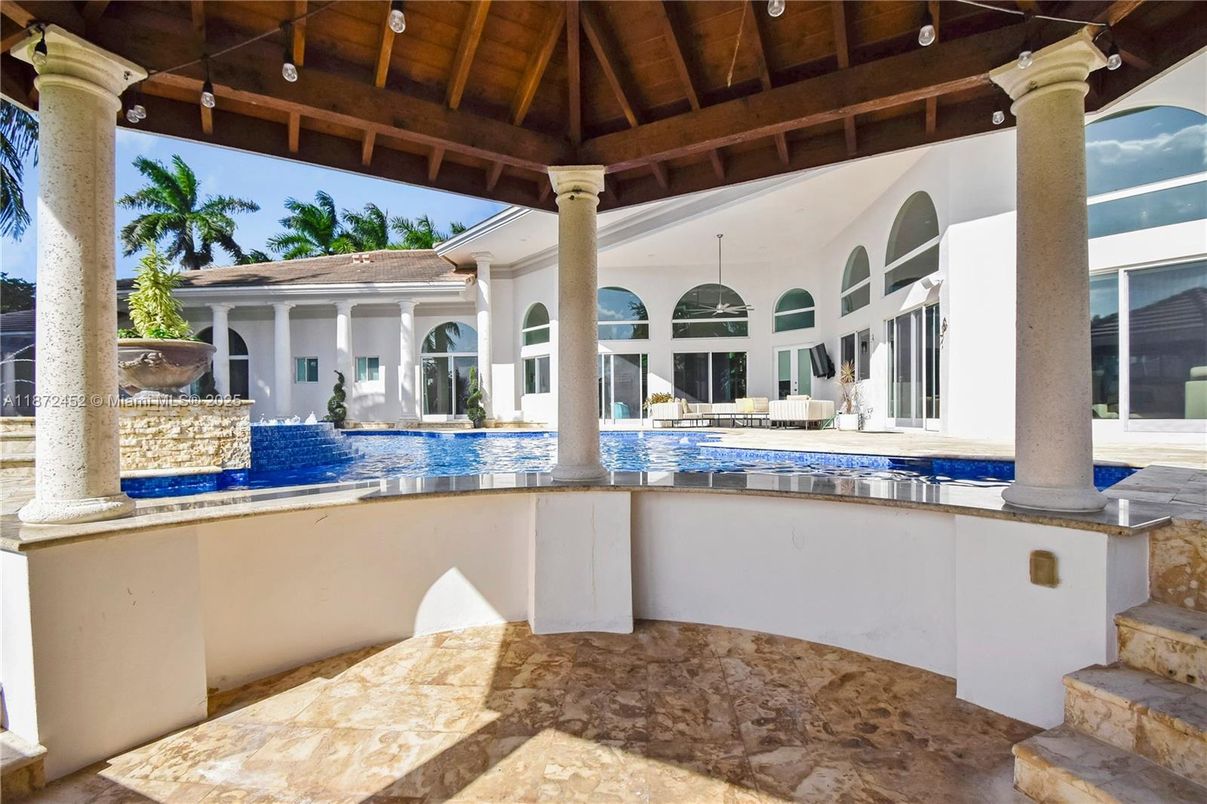 Exterior, Pool
