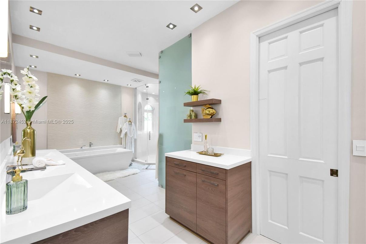 Bathroom, Dual Sink Vanities, Free Standing Baths, Glass Shower, Interior, Recessed Lighting