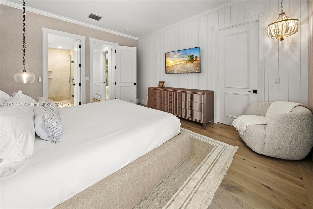 Bedroom, Interior, Pendant Lights, Recessed Lighting, Wood Texture Flooring