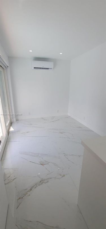 Empty room, Interior, Marble, Recessed Lighting