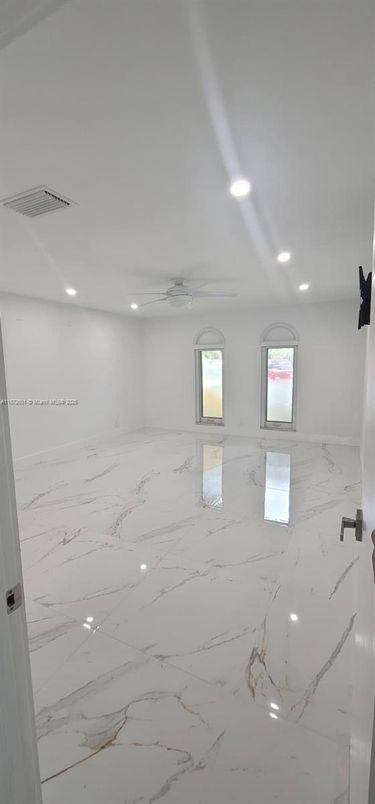 Empty room, Interior, Marble, Recessed Lighting