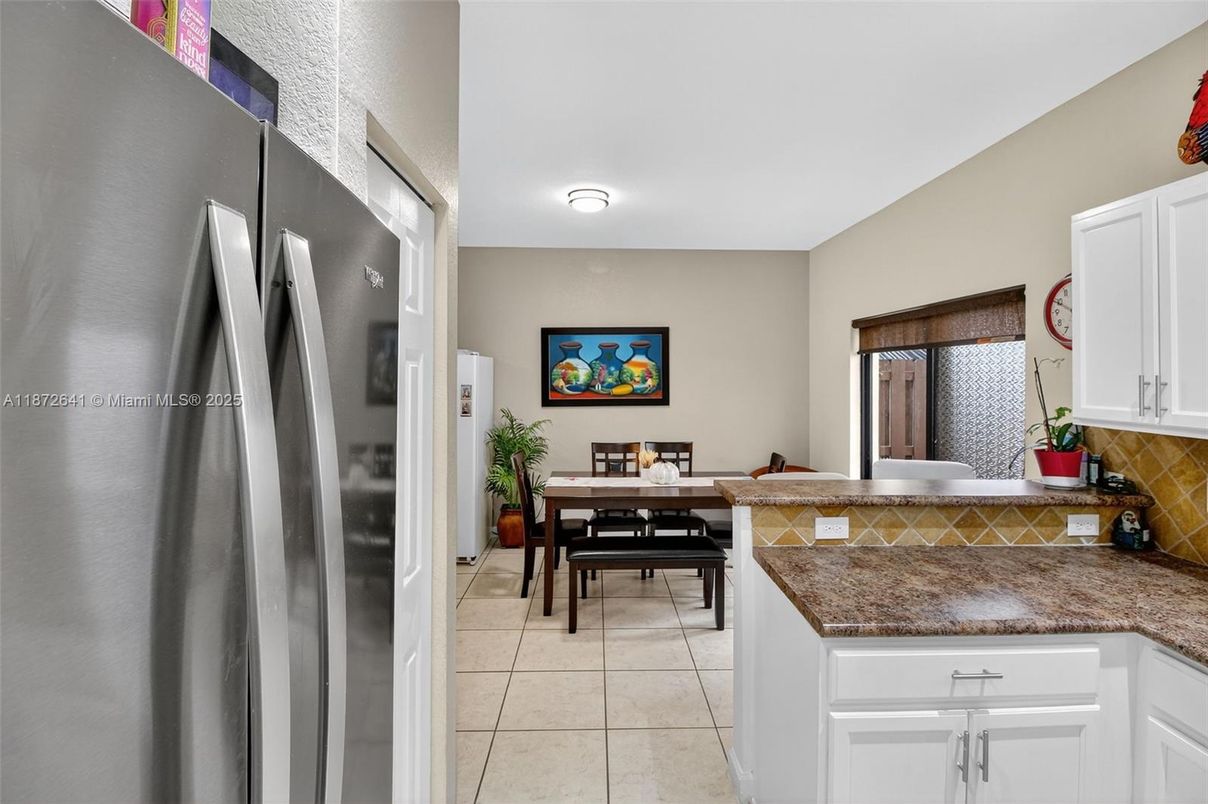 Dining room, Interior, Kitchen, Stainless Steel Appliances