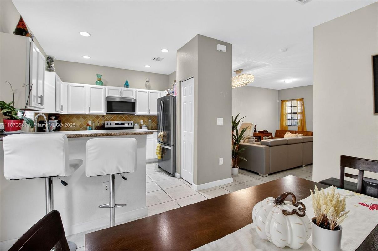 Chandelier, Interior, Kitchen, Living room, Recessed Lighting, Stainless Steel Appliances