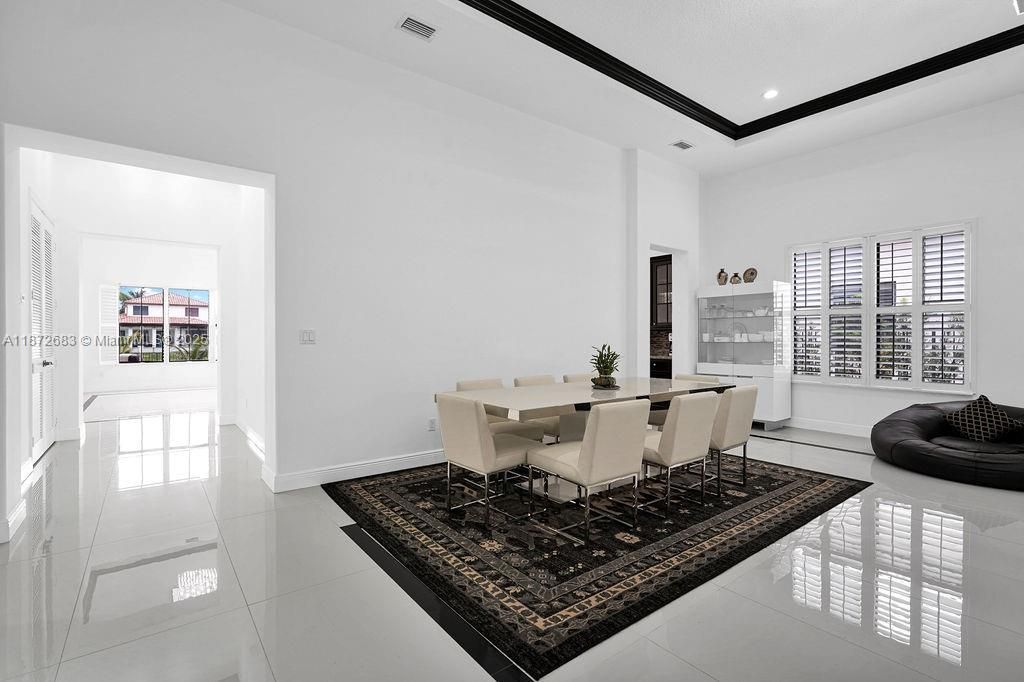 Dining room, Interior, Recessed Lighting