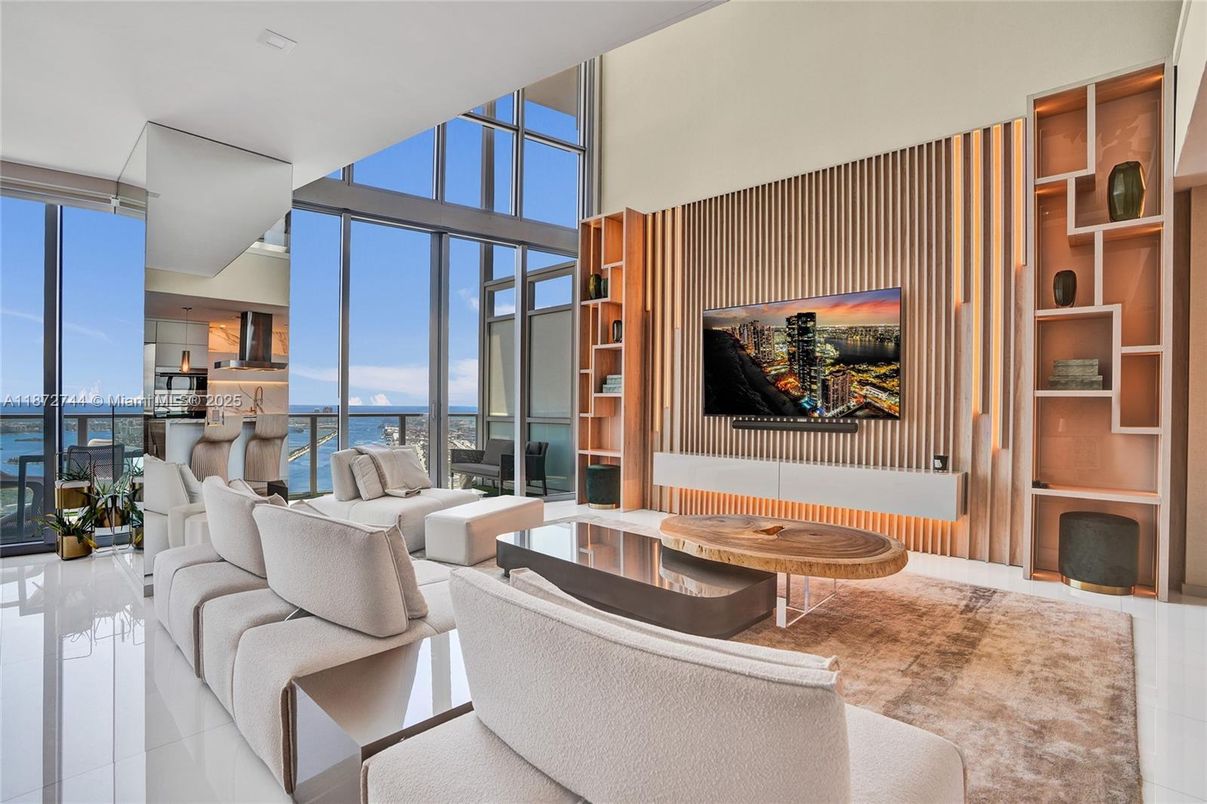 Interior, Living room, Water
