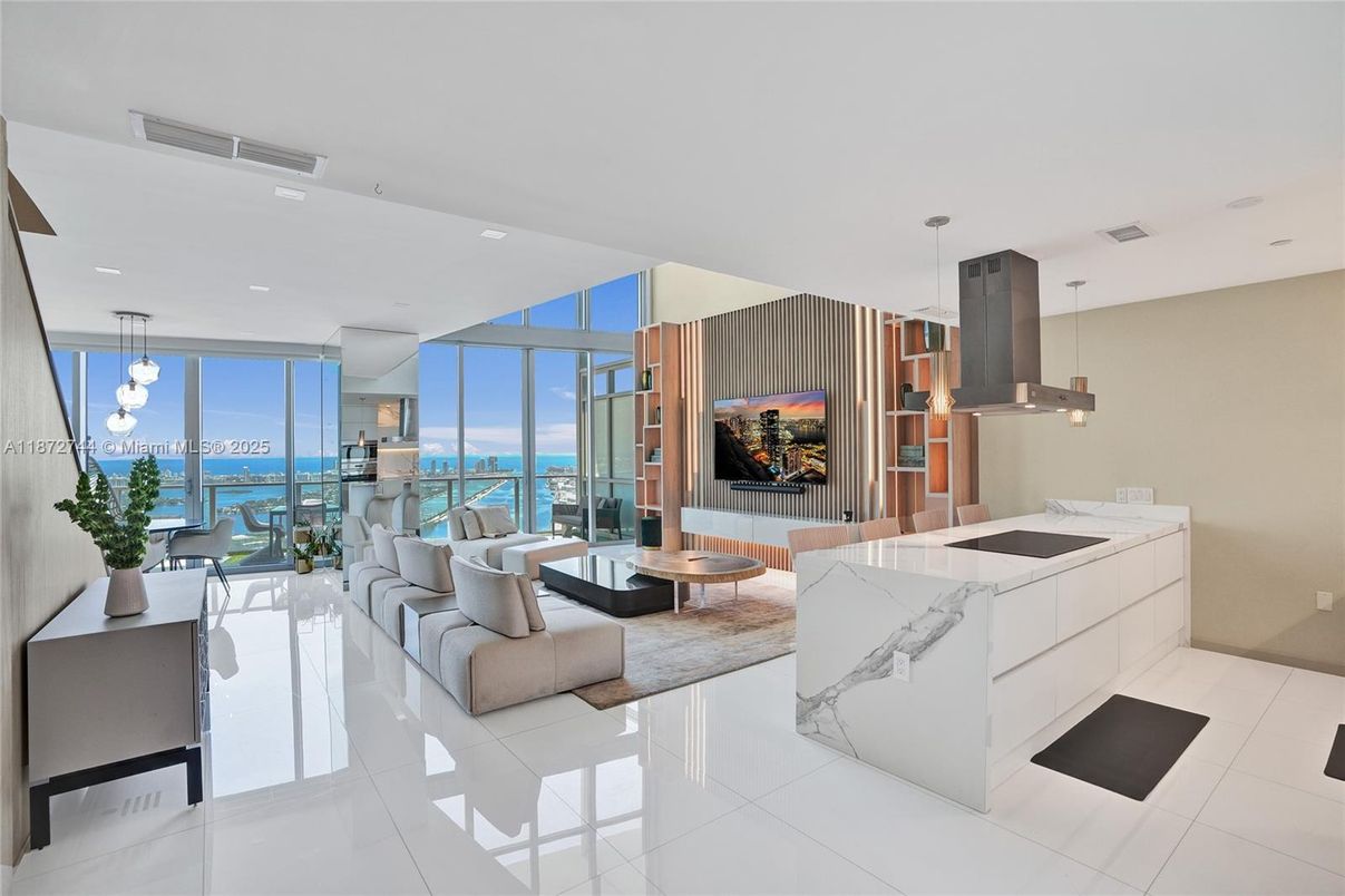 Interior, Kitchen, Living room, Pendant Lights, Recessed Lighting, Water