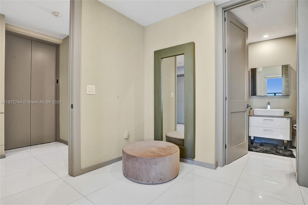 Bathroom, Interior, Recessed Lighting