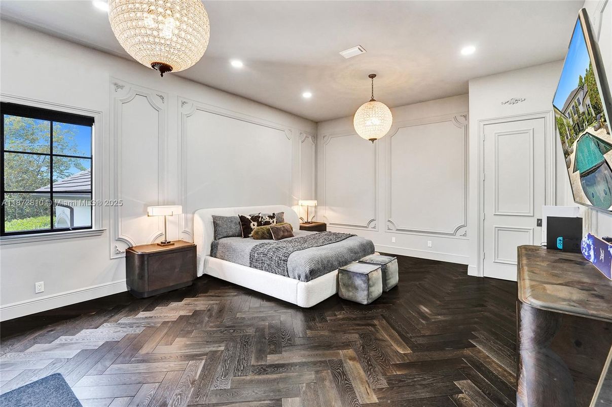 Bedroom, Interior, Pendant Lights, Recessed Lighting, Wood Texture Flooring