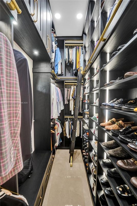 Interior, Recessed Lighting, Walk-in Closets