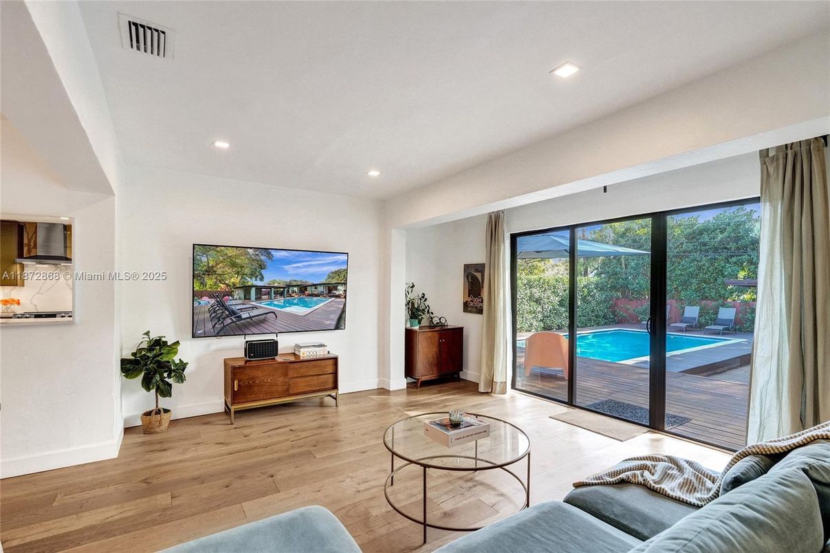 Interior, Living room, Recessed Lighting, Wood Texture Flooring