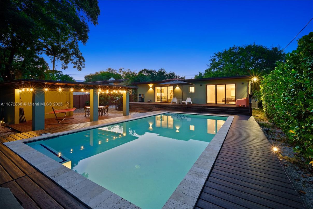Exterior, Pool