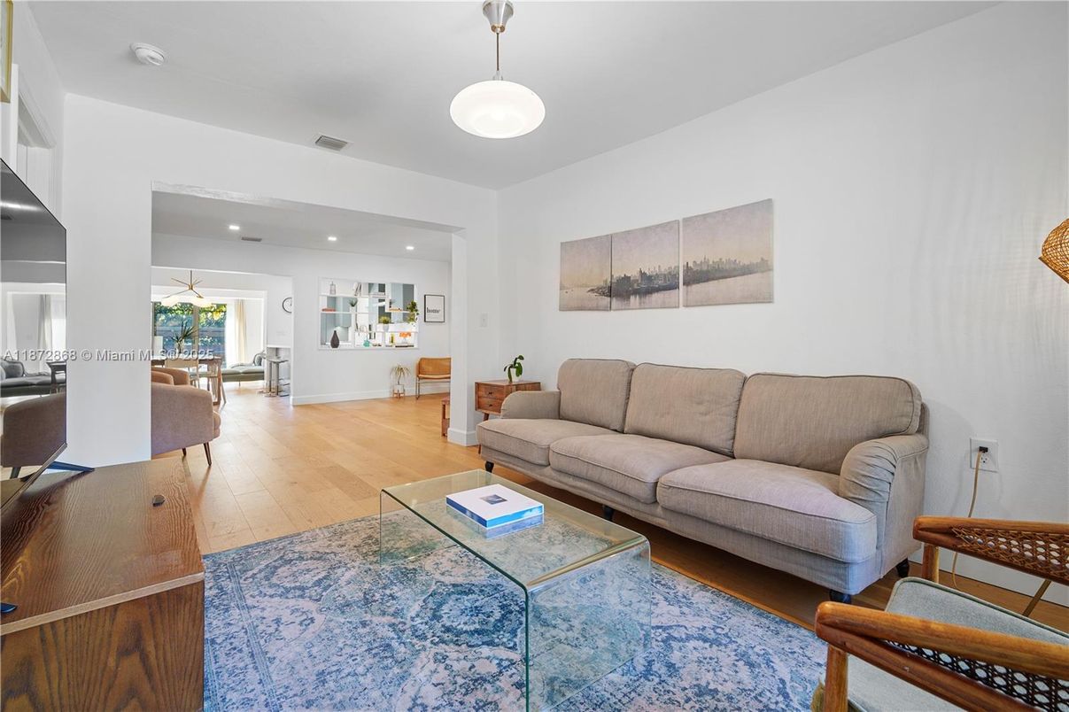 Dining room, Interior, Living room, Pendant Lights, Recessed Lighting, Wood Texture Flooring