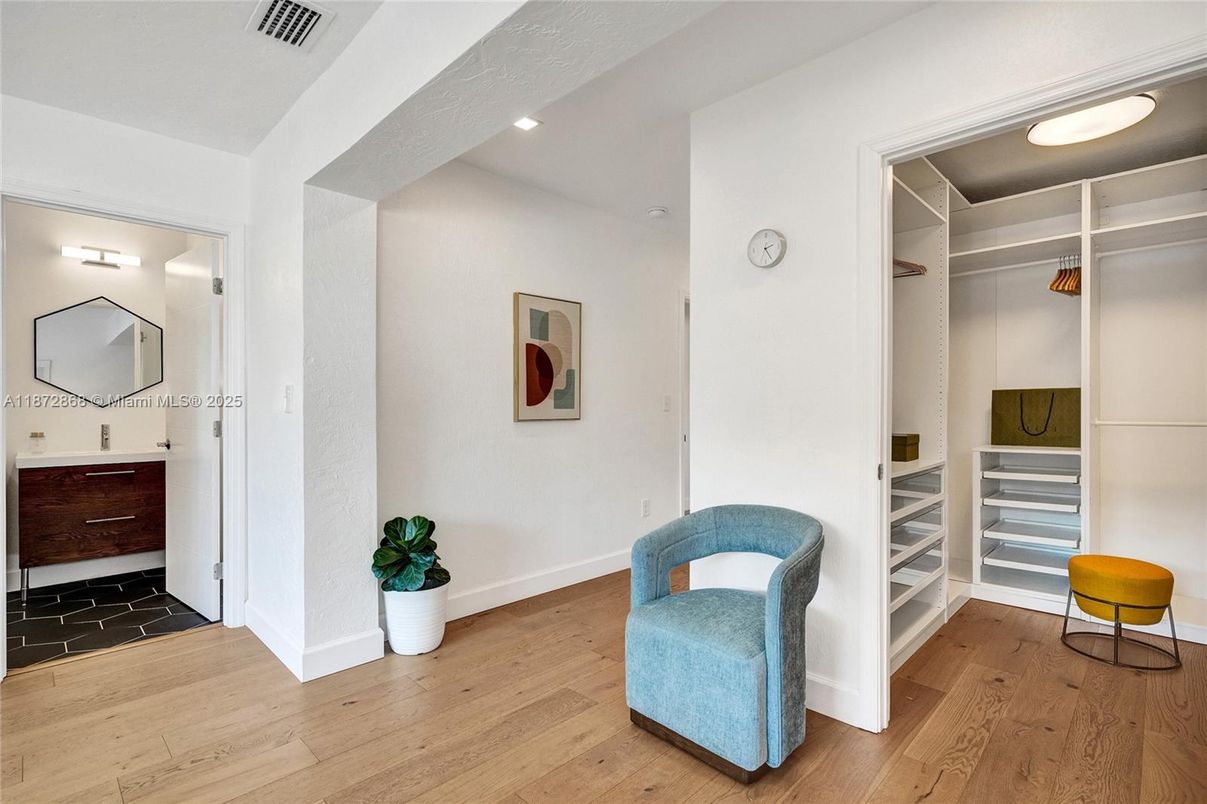 Interior, Recessed Lighting, Walk-in Closets, Wood Texture Flooring