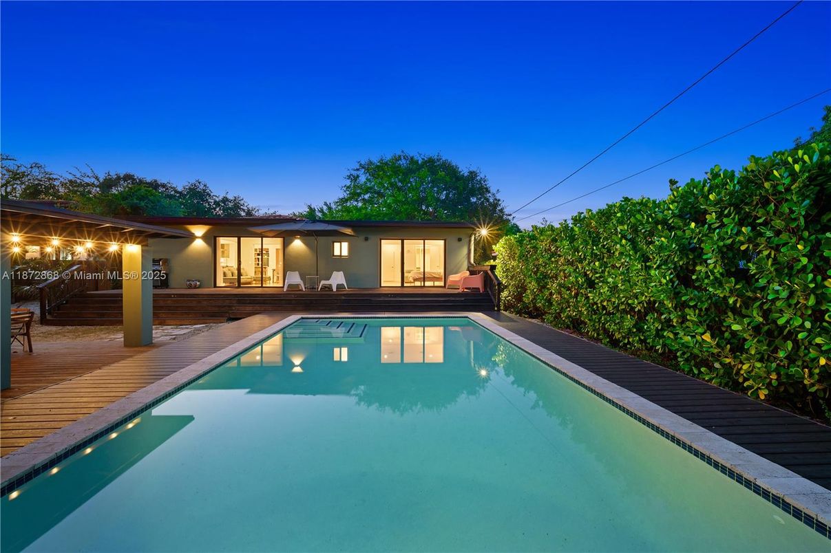 Exterior, Pool