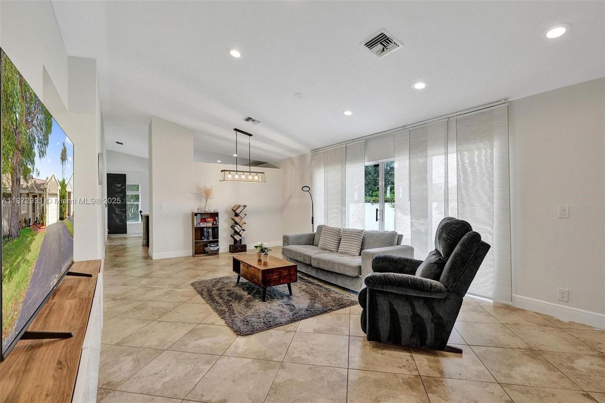 Interior, Living room, Pendant Lights, Recessed Lighting