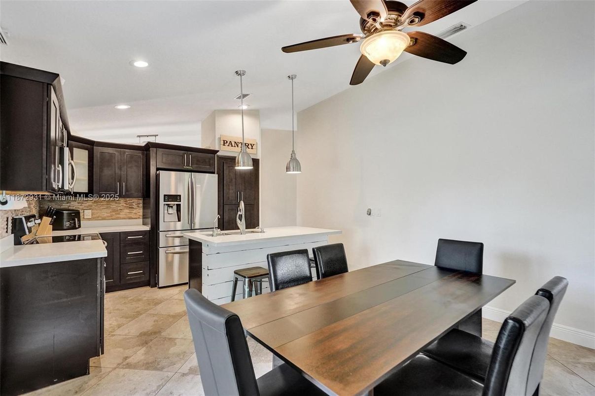 Dining room, Interior, Kitchen, Pendant Lights, Recessed Lighting, Stainless Steel Appliances