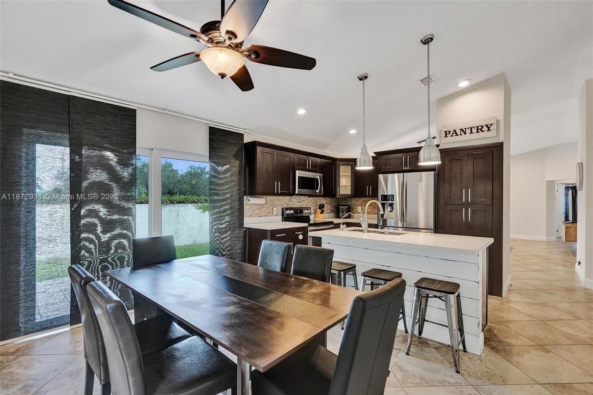 Dining room, Interior, Kitchen, Pendant Lights, Recessed Lighting, Stainless Steel Appliances