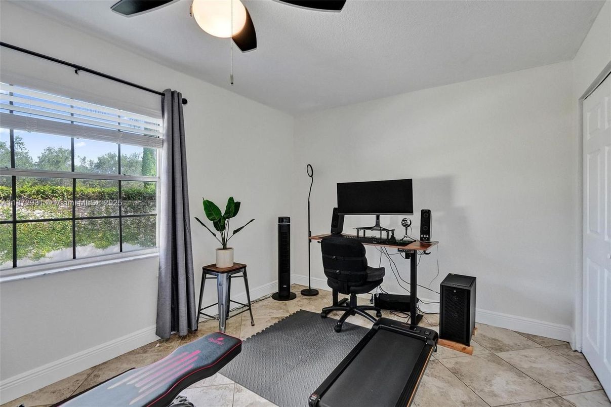 Home Office, Interior