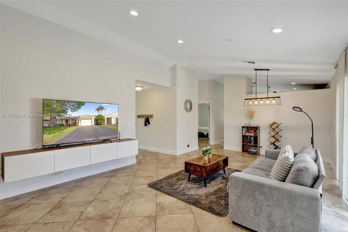 Interior, Living room, Pendant Lights, Recessed Lighting