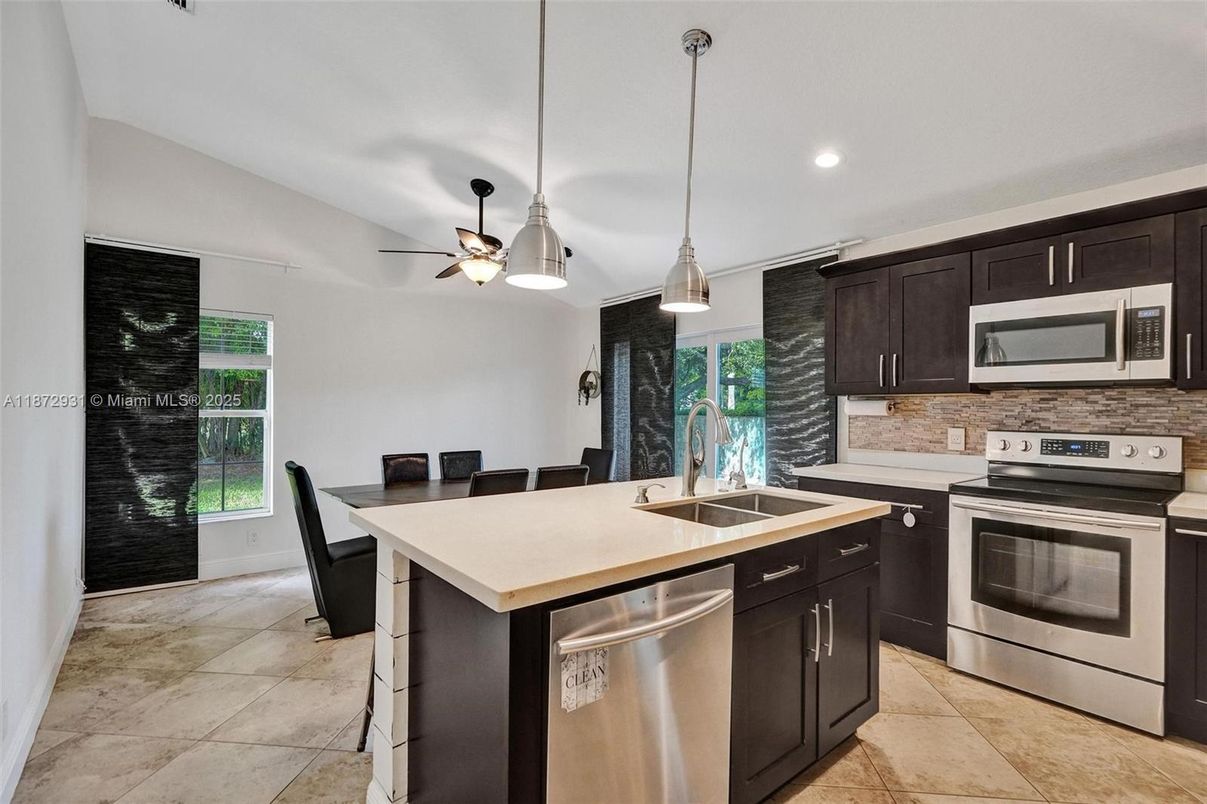 Dining room, Interior, Kitchen, Pendant Lights, Recessed Lighting, Stainless Steel Appliances