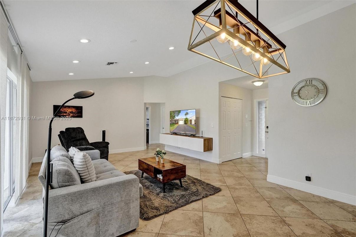 Interior, Living room, Pendant Lights, Recessed Lighting