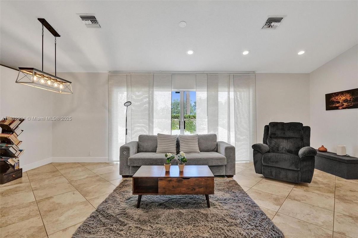Interior, Living room, Pendant Lights, Recessed Lighting