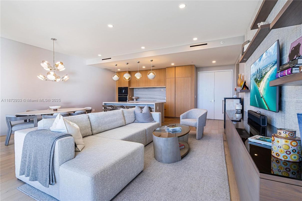 Dining room, Interior, Kitchen, Living room, Pendant Lights, Recessed Lighting, Wood Texture Flooring