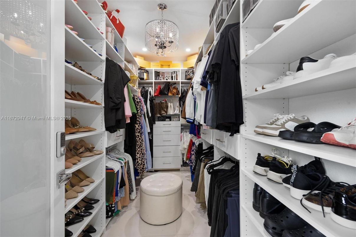 Chandelier, Interior, Recessed Lighting, Walk-in Closets