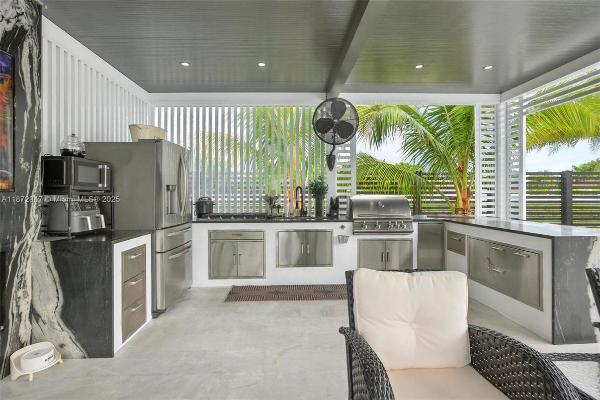 Exterior, Outdoor Kitchen