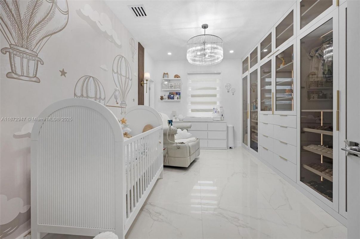 Chandelier, Interior, Marble, Recessed Lighting, Walk-in Closets