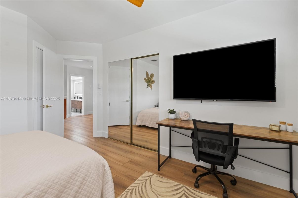 Bedroom, Home Office, Interior, Wood Texture Flooring