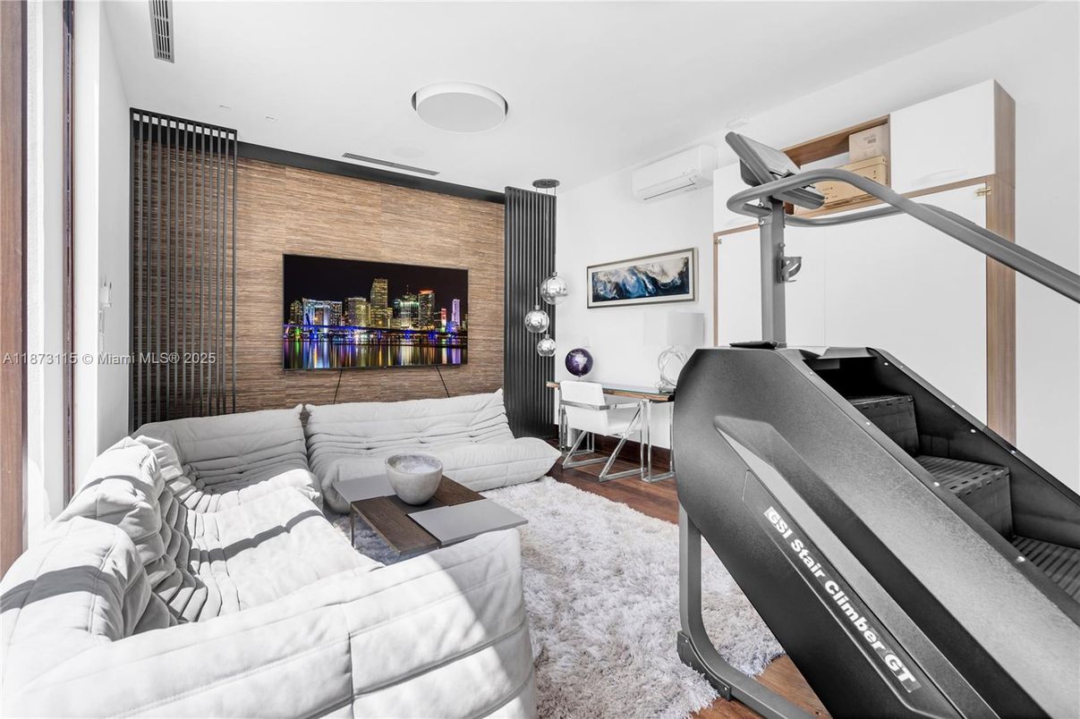 Fitness Equipment, Interior, Living room, Wood Texture Flooring
