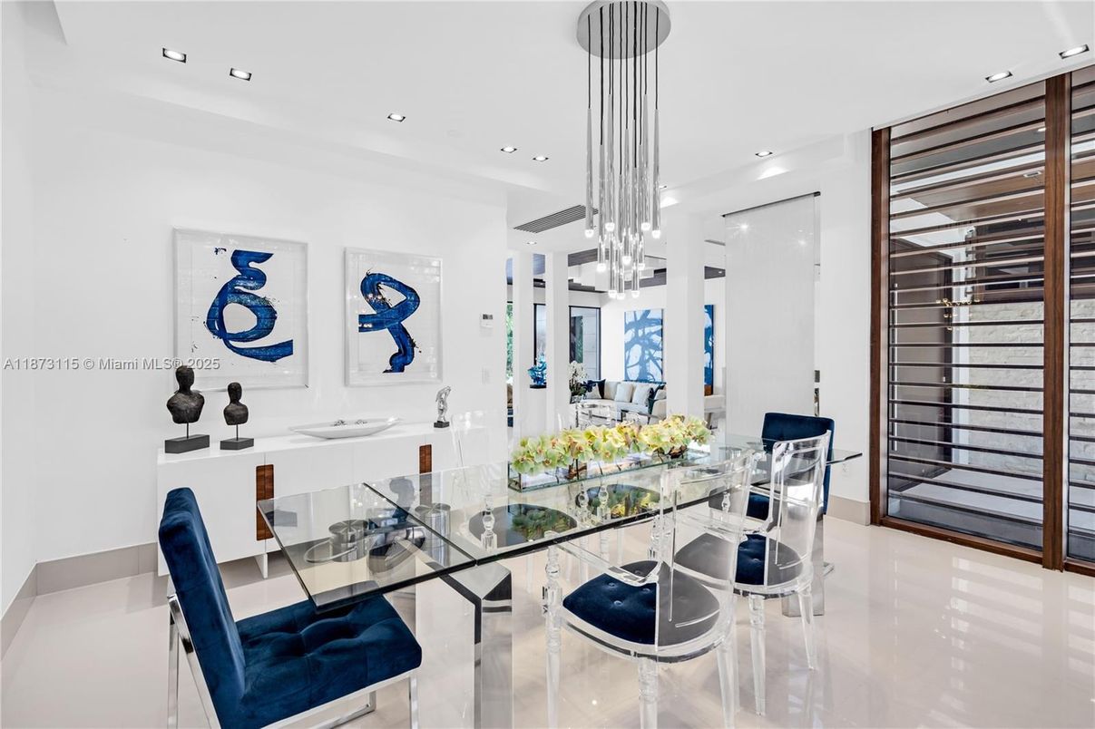 Dining room, Interior, Pendant Lights, Recessed Lighting