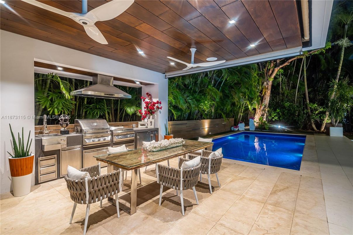 Exterior, Outdoor Kitchen, Pool