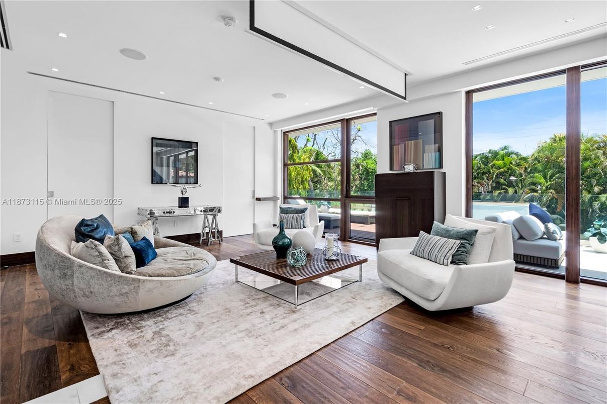 Interior, Living room, Recessed Lighting, Wood Texture Flooring