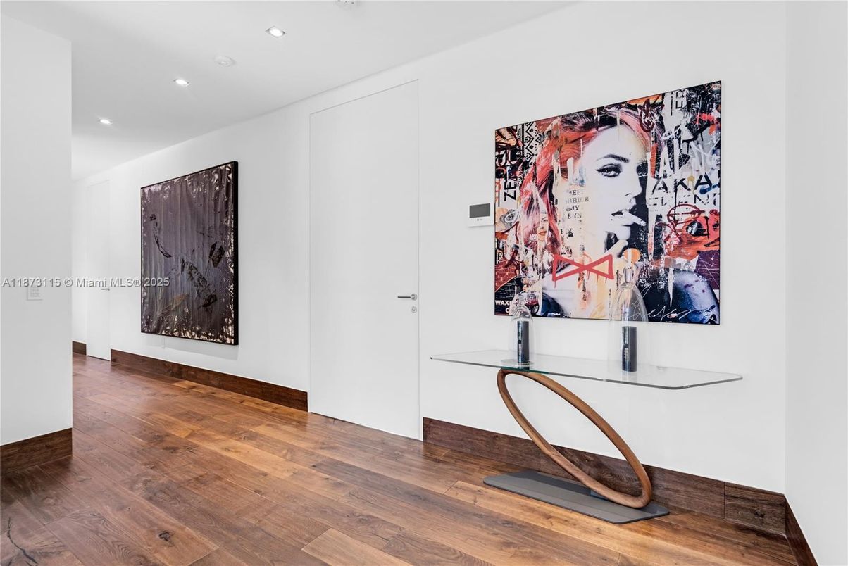 Interior, Recessed Lighting, Wood Texture Flooring