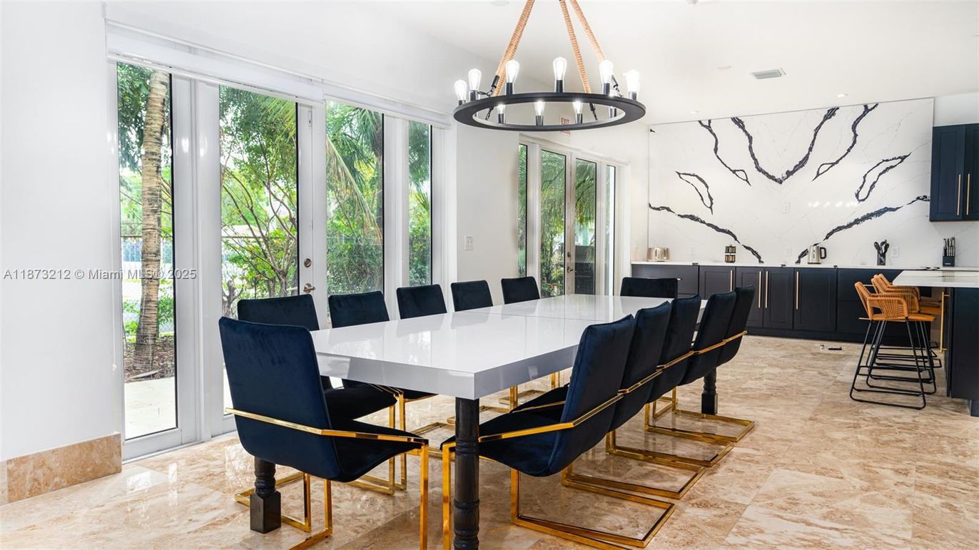 Chandelier, Dining room, Interior, Marble Walls