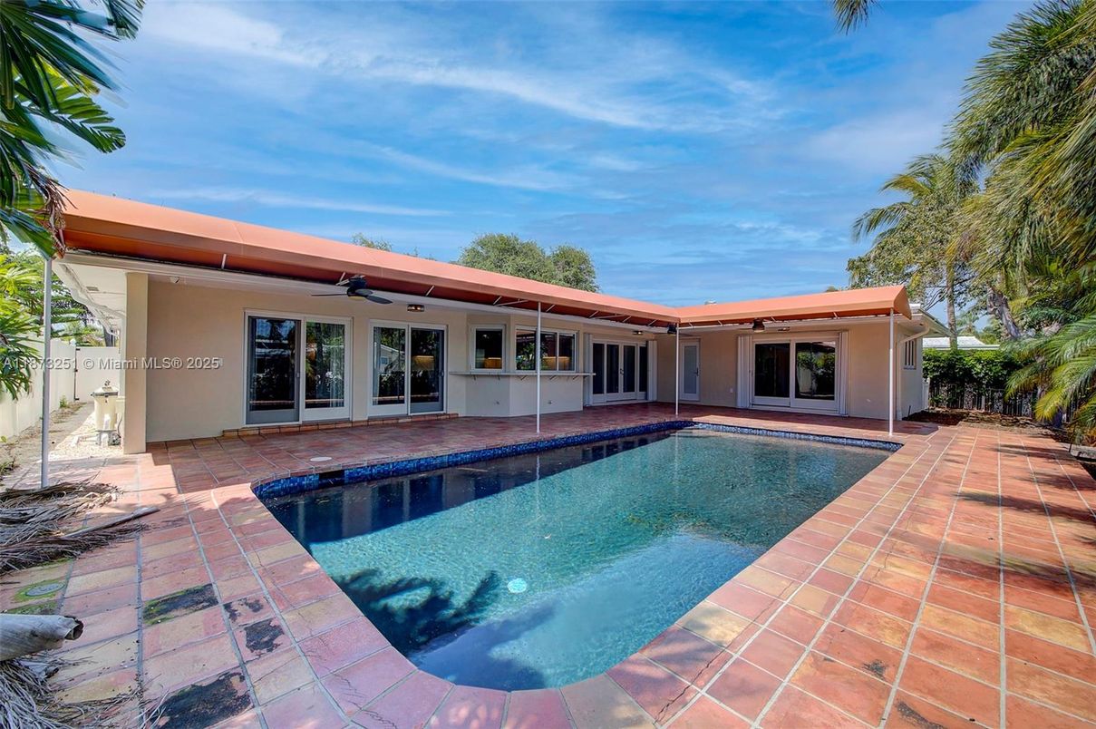 Exterior, Pool