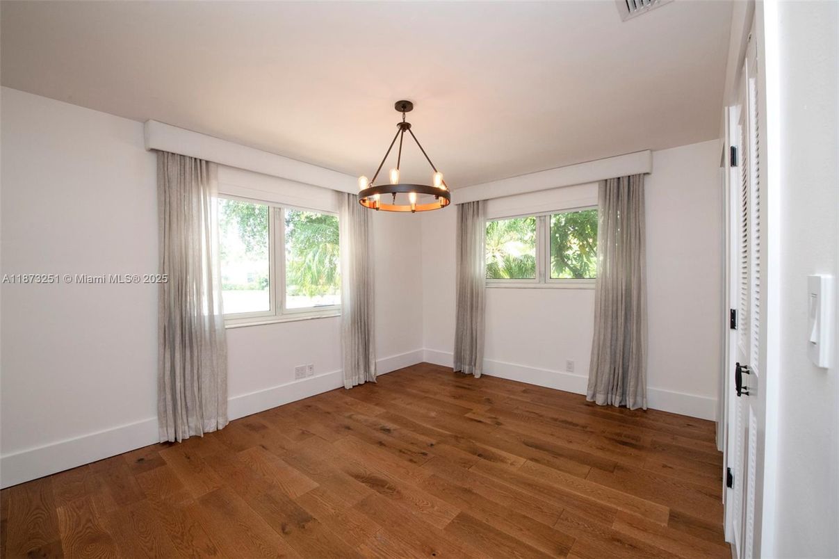 Empty room, Interior, Pendant Lights, Wood Texture Flooring